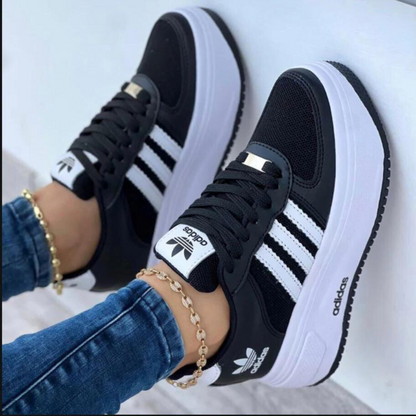 Klassische Adidas-Sneakers
